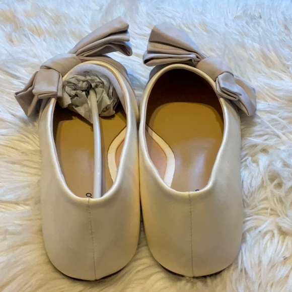C.Paravano Women’s Cream Formal Leather Pointed Toe Embellish Bow Flats Size 8.5 - Picture 6 of 12